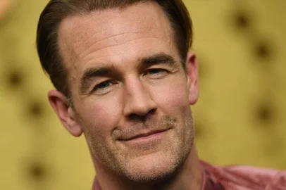 71st Emmy Awards US actor James Van Der Beek arrives for the 71st Emmy Awards at the Microsoft Theatre in Los Angeles on September 22, 2019. (Photo by VALERIE MACON / AFP)Editoria: ACELocal: Los AngelesIndexador: VALERIE MACONSecao: televisionFonte: AFPFotógrafo: STF<!-- NICAID(15906166) -->