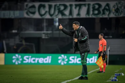 Gabriel Tadiotto / E.C.Juventude / Divulgação Operário-PR x Juventude pela 12ª rodada da Série B 2026. Na foto, o técnico Maurício Barbieri.<!-- NICAID(16300943) -->
