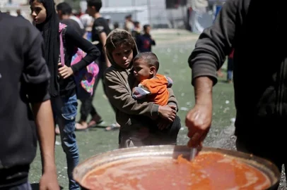 Campo de refugiados de Nuseirat, na região central da Faixa de Gaza, onde há um ponto de distribuição de alimentos e ajuda humanitária.