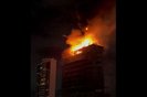 Incêndio atinge prédio em construção no Recife<!-- NICAID(15720237) -->