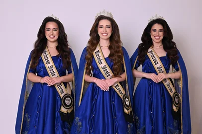 Corte 39º Edição da Festa das RosasPrincesa Beatriz de Castro (esq), Rainha Luiza Braatz (meio), Princesa Catieli Duarte (dir)<!-- NICAID(16159639) -->