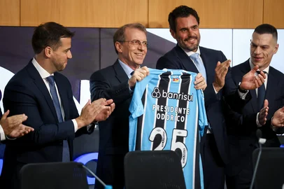 PORTO ALEGRE, RS, BRASIL, 08-12-2025: Cerimônia de posse do novo presidente do Grêmio. Odorico Roman, 67 anos, comandará o clube no triênio 2025-2028. Foto: Bruno Todeschini/Agência RBS<!-- NICAID(16183049) -->