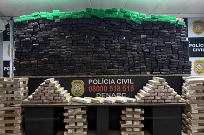 Polícia apreende meia tonelada de maconha e prende dois homens em Alvorada<!-- NICAID(16210694) -->