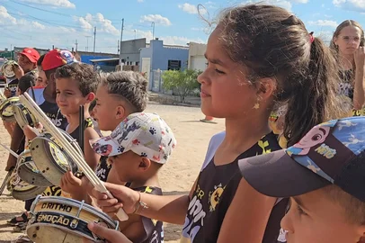 Mais de 100 alunos aprendem percussão, samba no pé e participam de oficinas gratuitas em Arroio Grande<!-- NICAID(16225407) -->