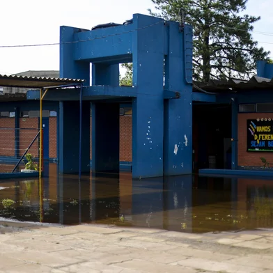 PORTO ALEGRE, RS, BRASIL, 18.02.2025: Após dois dias do temporal que atigiu a cidade, escola apresenta alagamento nas dependencias internas. Foto: Camila Hermes/Agencia RBS<!-- NICAID(15979194) -->