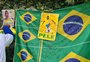 Torcedores fazem vigília em frente a hospital para homenagear Pelé