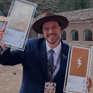 O ilustrador caxiense Vini Agliardi foi reconhecido duplamente no LAD Awards, considerado uma das mais importantes premiações na área do design na América Latina.<!-- NICAID(16125308) -->