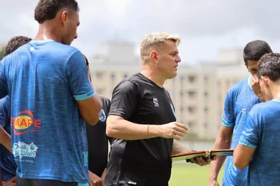 Júnior Cearense, treinador do Maracanã<!-- NICAID(16042973) -->