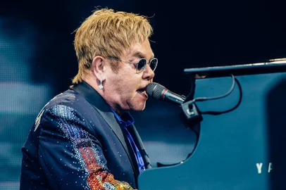 elton john<!-- NICAID(12828100) -->