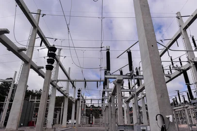 CAXIAS DO SUL, RS, BRASIL, 20/04/2023. Nova subestação de energia elétrica da RGE em Caxias do Sul foi inaugurada nesta quinta-feira no bairro Desvio Rizzo. (Neimar De Cesero/Agência RBS)Indexador: NEIMAR DE CESERO<!-- NICAID(15408216) -->