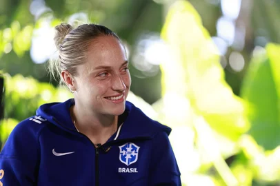 Porto Alegre, RS, Brasil – A jogadora Isa Haas, única gaúcha convocada para a Seleção Brasileira, durante entrevista no Hotel Intercity Aeroporto. A atleta integra o grupo que enfrentará a Argentina no Estádio Beira Rio, em Porto Alegre.<!-- NICAID(16382162) -->