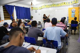 Canoas, RS, Brasil, 08-04-2024: Número de analfabetos no RS, repercutindo o impacto social e econômico do analfabetismo no Brasil. Imagens captadas na EMEF Max Oderich, na turma do EJA de alfabetização. - Foto: Duda Fortes/Agência RBS<!-- NICAID(15729761) -->
