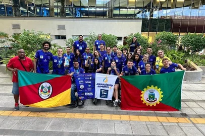 Equipe natação paralímpica, Associação Esporte +