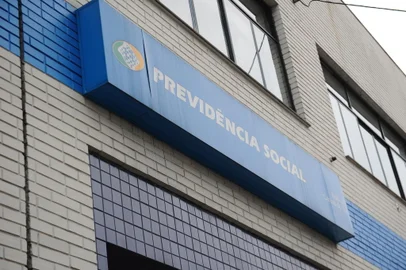 CAXIAS DO SUL, RS, BRASIL (15/09/2020)Agência do INSS segue sem peritos; usuários são orientados na porta de entrada em Caxias. Onze salas para atendimento de perícias permaneciam vazias na manhã desta terça-feira enquanto 120 pessoas haviam agendado com antecedência. (Antonio Valiente/agência RBS)<!-- NICAID(14592447) -->