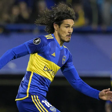 Boca Juniors' Uruguayan forward Edinson Cavani controls the ball during the all-Argentine Copa Libertadores quarterfinals first leg football match between Boca Juniors and Racing Club, at La Bombonera stadium in Buenos Aires on August 23, 2023. (Photo by JUAN MABROMATA / AFP)Editoria: SPOLocal: Buenos AiresIndexador: JUAN MABROMATASecao: soccerFonte: AFPFotógrafo: STF<!-- NICAID(15552992) -->
