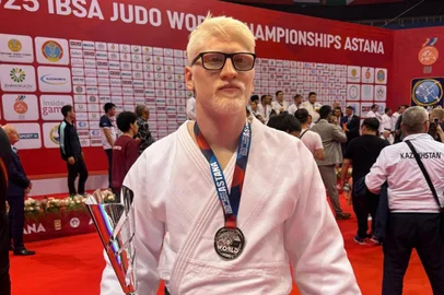 Marcelo Casanova é vice-campeão no Mundial Paralímpico de Judô. Na competição por equipes, o caxiense conquistou a prata na principal competição da temporada<!-- NICAID(16037893) -->