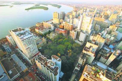 #PÁGINA:06Vista área da Praça da Alfândega em Porto Alegre.<!-- NICAID(1384567) -->