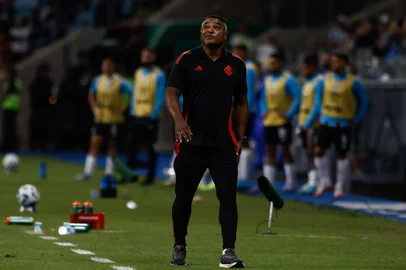 PORTO ALEGRE, RS, BRASIL - 19/04/2025 - Gre-Nal 447: Grêmio e Inter se encontram em campo, novamente, pela Série A do Campeonato Brasileiro. FOTO: RENAN MATTOS / AGÊNCIA RBSIndexador: Andre Avila<!-- NICAID(16020509) -->