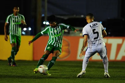 BENTO GONÇALVES, RS, BRASIL, 13/02/2023. São José-PoA x Juventude, jogo válido pela sétima rodada da primeira fase do Campeonato Gaúcho (Gauchão 2023) e realizado no estário Francisco Novelletto. (Porthus Junior/Agência RBS)<!-- NICAID(15348476) -->