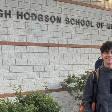 O ano de 2025 começou com uma grande imersão de estudos para o violinista Victor Rosin Passos, da Orquestra Jovem do Rio Grande do Sul. Até o começo de março, o músico de 20 anos, participa de um intercâmbio na Universidade da Georgia (UGA), nos Estados Unidos. <!-- NICAID(15971181) -->