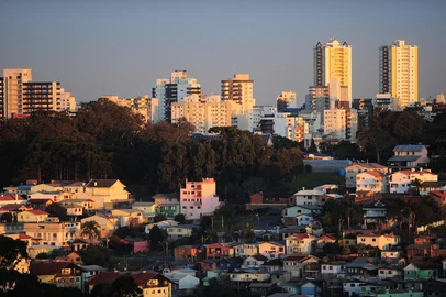 Porthus Junior / Agencia RBS CAXIAS DO SUL, RS, BRASIL, 19/06/2018. Vistas gerais de Caxias do Sul. Prédios. (Porthus Junior/Agência RBS)<!-- NICAID(13606916) -->