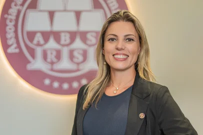 A biomédica florense Caroline Dani, sommelière pelo capítulo gaúcho da Associação Brasileira de Sommeliers, é a nova presidente da ABS-RS.<!-- NICAID(15685651) -->