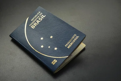 Brazilian Passport, travel document from BrazilFonte: 233757258<!-- NICAID(14922767) -->