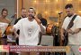 Vocalista do Jeito Moleque viraliza ao errar letra dos Backstreet Boys ao vivo