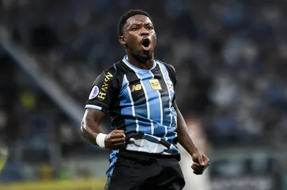 PORTO ALEGRE, RS, BRASIL, 14-04-2026 Grêmio vs Deportivo Riestra. Duelo válido pela fase de grupos da Copa Sul-Americana 2026. Na foto, o jogador do Grêmio, Amuzu. Foto: Renan Mattos/Agência RBS<!-- NICAID(16266011) -->