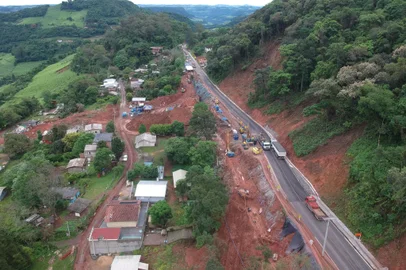 Obras na BR-470, quilômetro189<!-- NICAID(15892965) -->