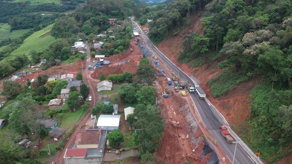 Br470 Reconstrução da BR-470: veja o antes e o depois da rodovia que foi ...