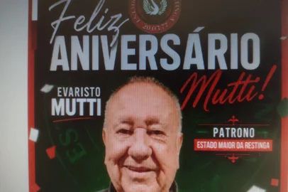 Cartaz da Estado Maior da Restinga saúda aniversário recente de Evaristo Mutti, patrono da escola de samba