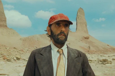 "Paris, Texas", clássico de Wim Wenders relançado em comemoração aos 40 anos de estreia.Um homem (Harry Dean Stanton) é encontrado exausto e sem memória em um deserto ao sul dos Estados Unidos. Aos poucos, reconstruindo sua vida, ele é acolhido pelo irmão e reencontra o filho, em uma jornada emocionante de reconexão.Foto: Harry Dean Stanton<!-- NICAID(16131687) -->