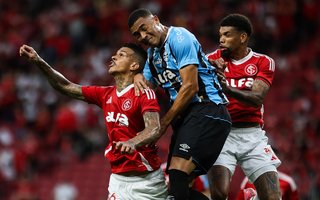 PORTO ALEGRE, RS, BRASIL, 21-09-2025: Grêmio x Internacional pelo Campeonato Brasileiro. O Grenal 448 é marcado pelo mau momento das duas equipes. Foto: Renan Mattos/Agência RBS<!-- NICAID(16129802) -->