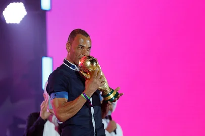 Former football player  Cafu of Brazil poses with the trophy on stage  during the FIFA Fan Festival opening day at Al Bidda park in Doha on November 19, 2022, ahead of the Qatar 2022 World Cup football tournament. (Photo by Odd ANDERSEN / AFP)<!-- NICAID(15270441) -->
