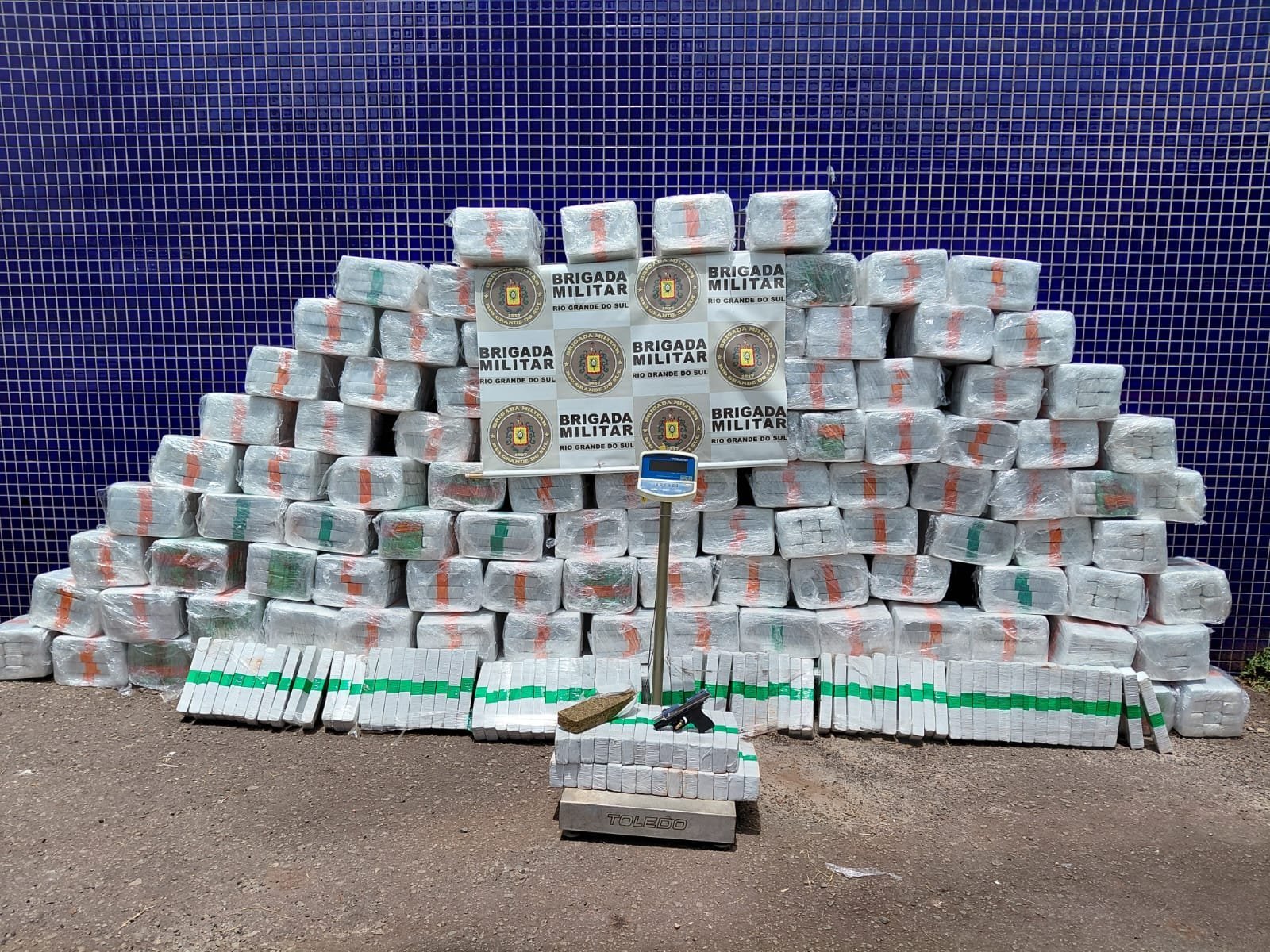 Brigada Militar prende homem com mais de uma tonelada de maconha em Ernestina