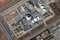 This handout satellite image released by Maxar Technologies on June 19, 2025 and taken on June 19, 2025, shows damage at the Iranian nuclear facility at Arak in central Iran, after an Israeli strike. The Israeli army said on June 19 it had struck an "inactive nuclear reactor" in Arak in Iran during overnight raids that also saw the Islamic republic's Natanz nuclear site targeted again. (Photo by Satellite image ©2025 Maxar Technologies / AFP) / RESTRICTED TO EDITORIAL USE - MANDATORY CREDIT "AFP PHOTO/ SATELLITE IMAGE ©2025 MAXAR TECHNOLOGIES" - NO MARKETING NO ADVERTISING CAMPAIGNS - DISTRIBUTED AS A SERVICE TO CLIENTS - THE WATERMARK MAY NOT BE REMOVED/CROPPEDEditoria: WARLocal: ArakIndexador: -Secao: armed conflictFonte: Satellite image ©2025 Maxar TechFotógrafo: Handout<!-- NICAID(16063676) -->