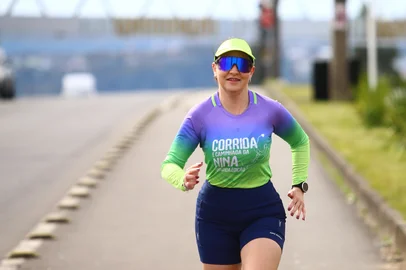 CAXIAS DO SUL, RS, BRASIL, 19/;08/2025. Vanessa de Lima, a Nina, 45 anos, é corredora apaixonada por longas distâncias, organizadora de eventos solidários e criadora da Corrida e Caminhada da Nina. A representante comercial encontrou na corrida não apenas um esporte, mas um propósito de vida. Nina é mais uma personagem do "Minha vida na corrida". (Porthus Junior/Agência RBS)<!-- NICAID(16105146) -->