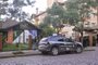 25 viaturas da Polícia Civil deixaram o estacionamento do Serra Park em Gramado em direção a Canela<!-- NICAID(15294827) -->