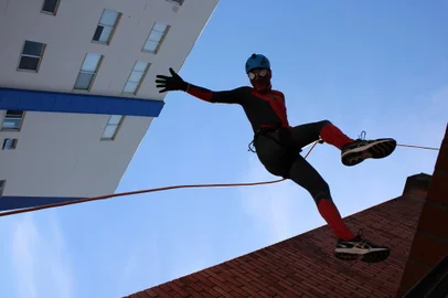 Super-Heróis fazem rapel no Hospital Geral. É a terceira vez que a atividade é realizada desde 2019.<!-- NICAID(15628664) -->