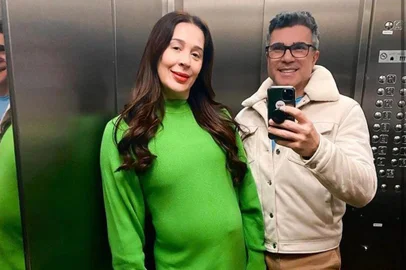 Cláudia Raia exibe barriginha de grávida ao lado de Jarbas Homem de Mello<!-- NICAID(15223272) -->