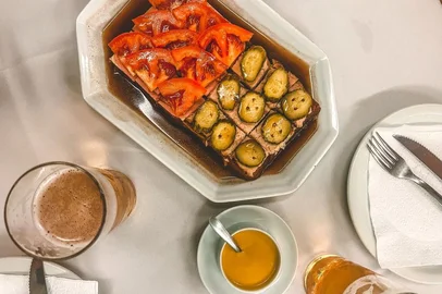 prinz, comida alemã, filé, rahmschnitzel, chope, sanduíche aberto, destemperados<!-- NICAID(15275031) -->
