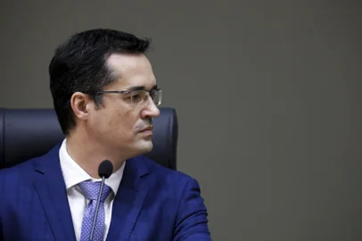 PORTO ALEGRE, RS, BRASIL, 15.08.2023: Por sugestão do vereador Ramiro Rosário (PSDB), o ex-procurador e ex-deputado Deltan Dallagnol recebeu a comenda Porto do Sol da Camara de Porto Alegre. Foto: Camila Hermes/Agencia RBS<!-- NICAID(15511357) -->