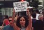 Claudia Ohana faz protesto contra o etarismo: "Nós não estamos velhas aos 62 anos"