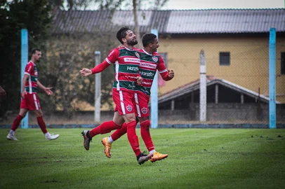 Brasil de Farroupilha venceu o Novo Hamburgo fora de casa com dois gols de Giovani<!-- NICAID(16054997) -->