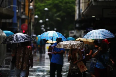 PORTO ALEGRE, RS, BRASIL, 03/01/2019 - Chuva: previsão do tempo para esta Quinta-feira, 3 de janeiro. (FOTOGRAFO: FÉLIX ZUCCO / AGENCIA RBS)<!-- NICAID(13899514) -->