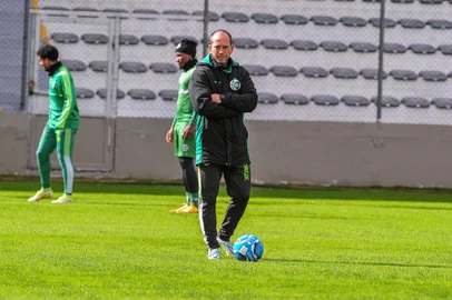 CAXIAS DO SUL, RS, BRASIL, 12/05/2023. Treino do Juventude na manhã desta sexta-feira (12). (Neimar De Cesero/Agência RBS)Indexador: NEIMAR DE CESERO<!-- NICAID(15427003) -->