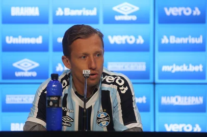 PORTO ALEGRE, RS, BRASIL - 2022.06.27 - Grêmio apresenta Lucas Leiva como reforco para a série B. (Foto: André Ávila/ Agência RBS)Indexador: Andre Avila<!-- NICAID(15133541) -->