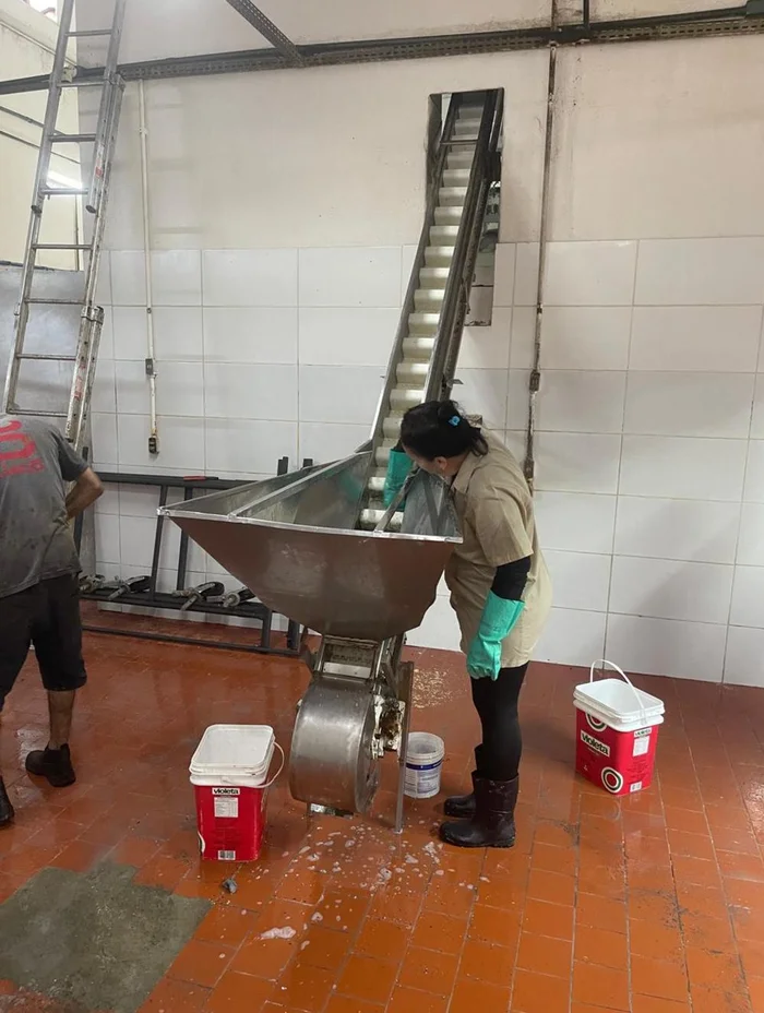 Limpeza do maquinário começou na semana passada. 