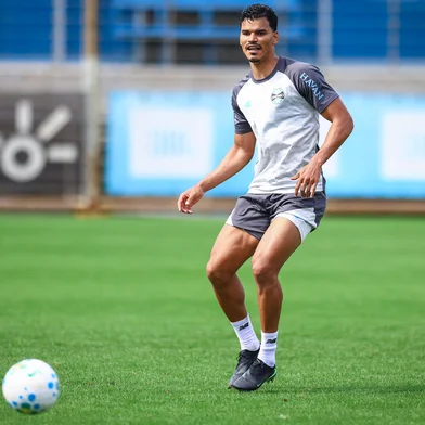 RS - FUTEBOL/ TREINO GREMIO 2026 - ESPORTES - Jogadores do Gremio realizam treino tÃ©cnico durante a manha desta terca-feira, no CT Luiz Carvalho, na preparaÃ§Ã£o para partida valida pelo Campeonato Brasileiro 2026. FOTO: LUCAS UEBEL/GREMIO FBPA<!-- NICAID(16350000) -->